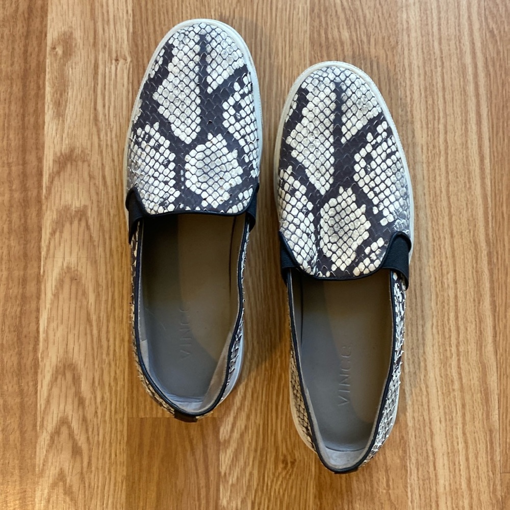 VINCE Perforated Faux Snakeskin Leather Blair Sneaker (like new!!)